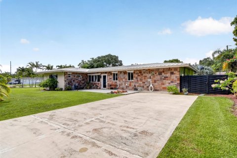 Casa en venta en Miami, Florida, 4 dormitorios, 269.23 m2 № 2087587 - foto 7