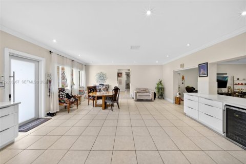 Casa en venta en Miami, Florida, 4 dormitorios, 269.23 m2 № 2087587 - foto 17