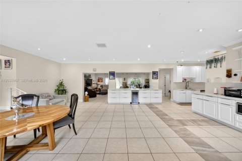 Casa en venta en Miami, Florida, 4 dormitorios, 269.23 m2 № 2087587 - foto 10