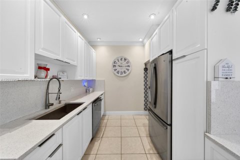 Casa en venta en Miami, Florida, 4 dormitorios, 269.23 m2 № 2087587 - foto 18