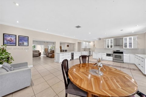 Casa en venta en Miami, Florida, 4 dormitorios, 269.23 m2 № 2087587 - foto 11