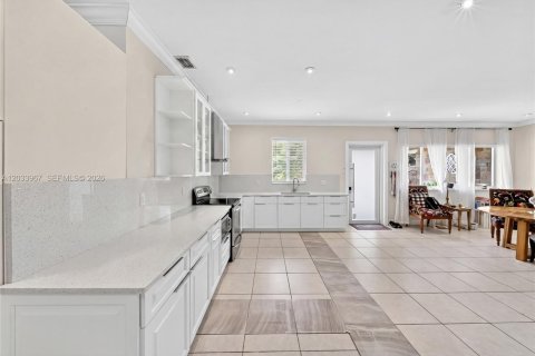 Casa en venta en Miami, Florida, 4 dormitorios, 269.23 m2 № 2087587 - foto 15