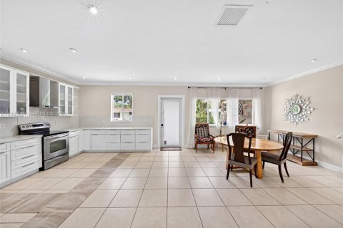 Casa en venta en Miami, Florida, 4 dormitorios, 269.23 m2 № 2087587 - foto 19
