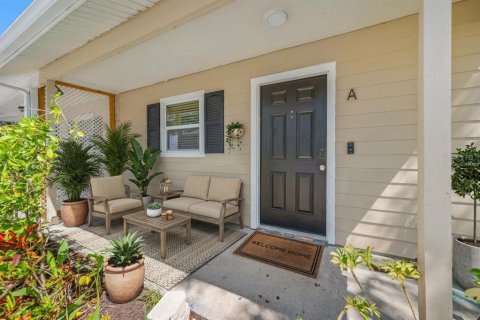 Townhouse in Oldsmar, Florida 2 bedrooms, 100.33 sq.m. № 2394203 - photo 2