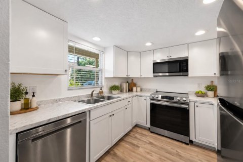 Townhouse in Oldsmar, Florida 2 bedrooms, 100.33 sq.m. № 2394203 - photo 4