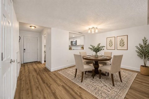 Townhouse in Oldsmar, Florida 2 bedrooms, 100.33 sq.m. № 2394203 - photo 10