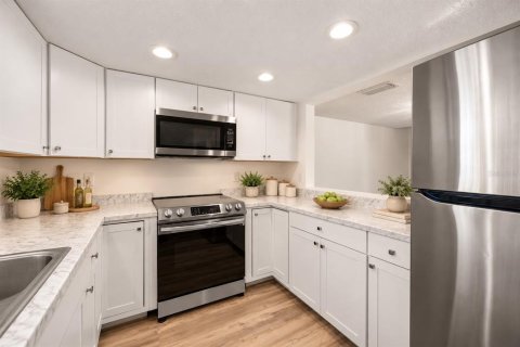 Townhouse in Oldsmar, Florida 2 bedrooms, 100.33 sq.m. № 2394203 - photo 5