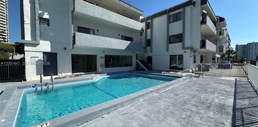 Condo in North Miami Beach, Florida, 2 bedrooms  № 2065640