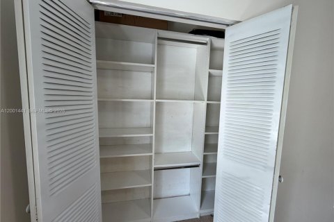 Condo in North Miami Beach, Florida, 2 bedrooms  № 2065640 - photo 13