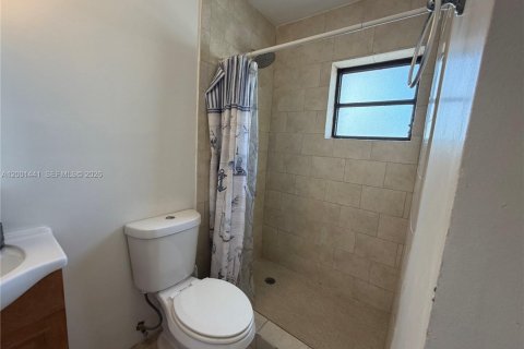 Condo in North Miami Beach, Florida, 2 bedrooms  № 2065640 - photo 9