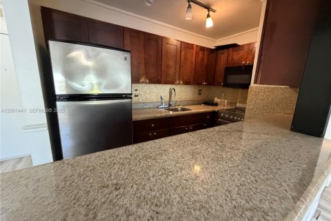 Condo in North Miami Beach, Florida, 2 bedrooms  № 2065640 - photo 7