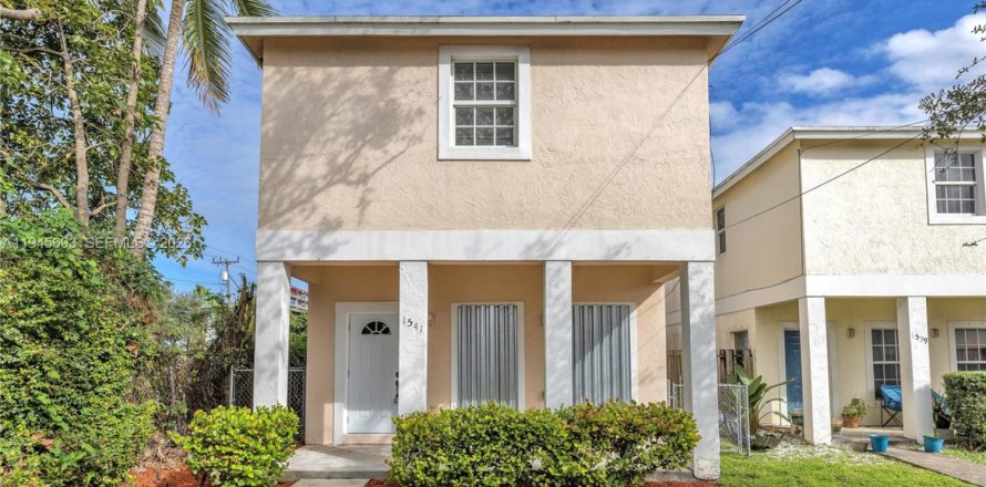 Casa en Miami, Florida 3 dormitorios, 137.5 m2 № 2152874