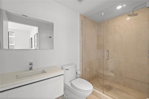 Condo in Miami, Florida, 2 bedrooms  № 2082106 - photo 16