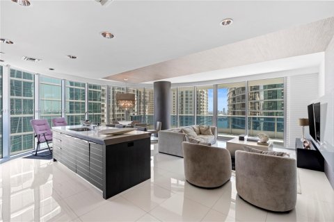 Condo in Miami, Florida, 2 bedrooms  № 2082106 - photo 3