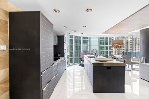 Condo in Miami, Florida, 2 bedrooms  № 2082106 - photo 2