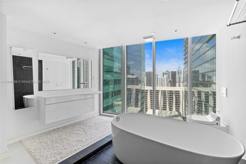 Condo in Miami, Florida, 2 bedrooms  № 2082106 - photo 23