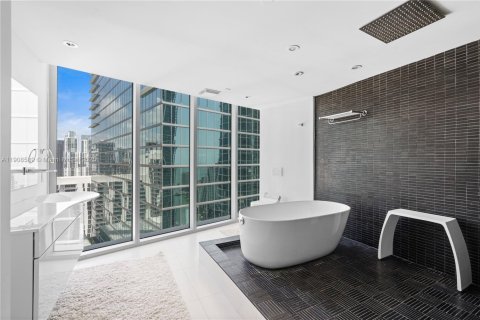 Condo in Miami, Florida, 2 bedrooms  № 2082106 - photo 21