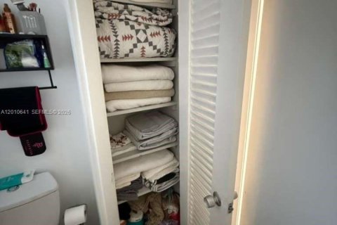 Condominio en venta en Miami, Florida, 1 dormitorio, 77.11 m2 № 2091023 - foto 9