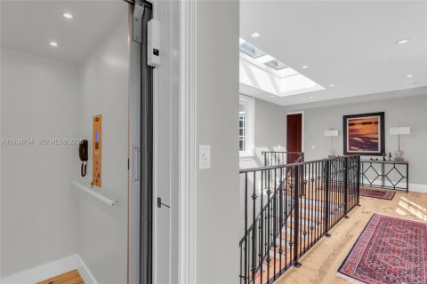 Купить виллу или дом в Корал-Гейблс, Флорида 5 спален, 472.87м2, № 1997615 - фото 20