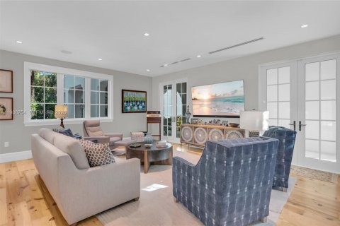 Купить виллу или дом в Корал-Гейблс, Флорида 5 спален, 472.87м2, № 1997615 - фото 13