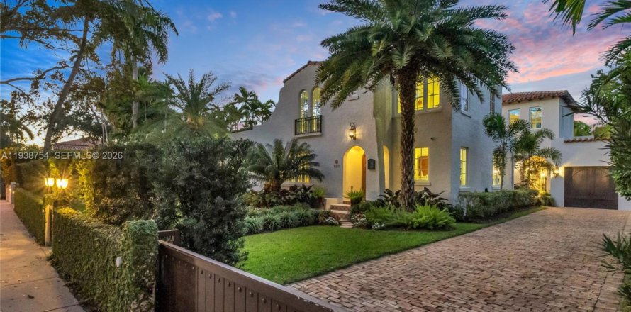 Дом в Корал-Гейблс, Флорида 5 спален, 472.87м2 № 1997615