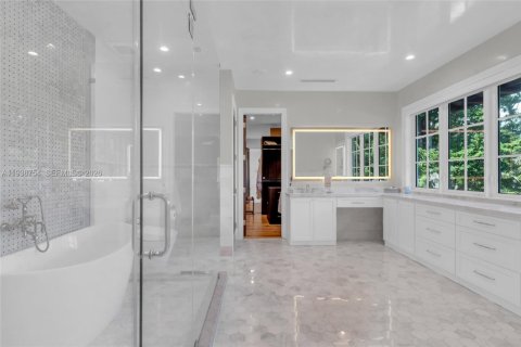 Купить виллу или дом в Корал-Гейблс, Флорида 5 спален, 472.87м2, № 1997615 - фото 22