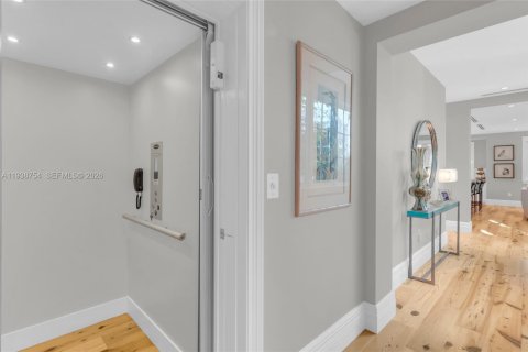 Купить виллу или дом в Корал-Гейблс, Флорида 5 спален, 472.87м2, № 1997615 - фото 17