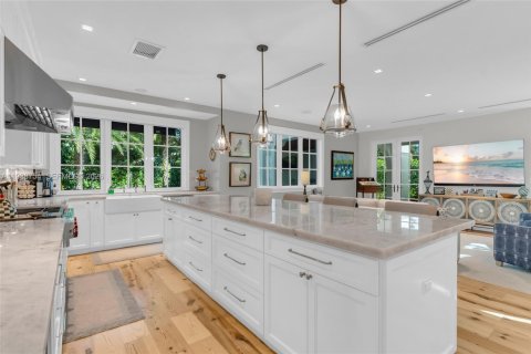 Купить виллу или дом в Корал-Гейблс, Флорида 5 спален, 472.87м2, № 1997615 - фото 3