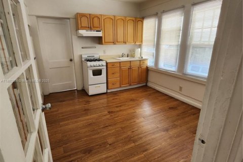 Снять в аренду кондоминиум в Уэст-Палм-Бич, Флорида 2 спальни, 384.71м2, № 1931485 - фото 2