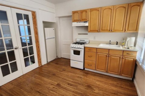 Снять в аренду кондоминиум в Уэст-Палм-Бич, Флорида 2 спальни, 384.71м2, № 1931485 - фото 1