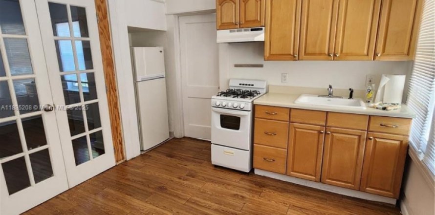 Кондоминиум с 2 спальнями в Уэст-Палм-Бич, Флорида № 1931485