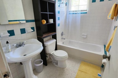 Снять в аренду кондоминиум в Уэст-Палм-Бич, Флорида 2 спальни, 384.71м2, № 1931485 - фото 12