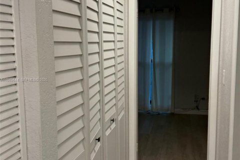 Снять в аренду виллу или дом в Майами, Флорида 3 спальни, 118.54м2, № 2006023 - фото 8