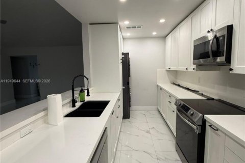 Дом в Майами, Флорида 3 спальни, 118.54м2 № 2006023