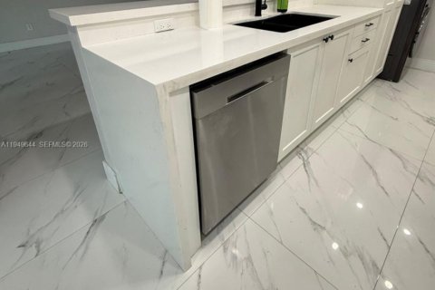 Снять в аренду виллу или дом в Майами, Флорида 3 спальни, 118.54м2, № 2006023 - фото 13