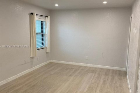 Снять в аренду виллу или дом в Майами, Флорида 3 спальни, 118.54м2, № 2006023 - фото 5