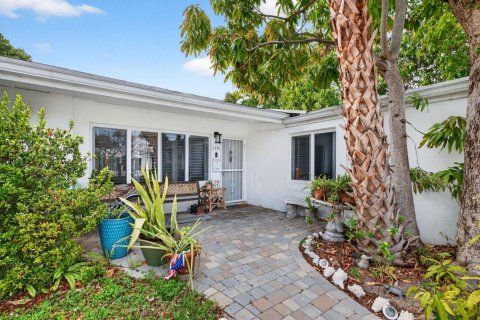 Casa en venta en Fort Lauderdale, Florida, 4 dormitorios, 201.51 m2 № 2261454 - foto 2