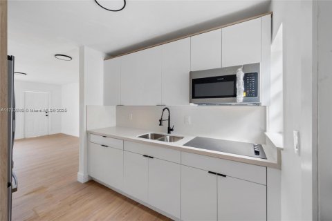 Villa ou maison à louer à Fort Lauderdale, Floride: 2 chambres, 184.69 m2 № 1989272 - photo 11