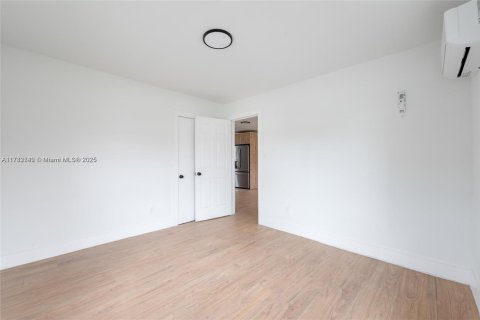 Villa ou maison à louer à Fort Lauderdale, Floride: 2 chambres, 184.69 m2 № 1989272 - photo 19