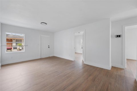 Villa ou maison à louer à Fort Lauderdale, Floride: 2 chambres, 184.69 m2 № 1989272 - photo 14