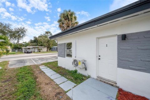 Villa ou maison à louer à Fort Lauderdale, Floride: 2 chambres, 184.69 m2 № 1989272 - photo 4
