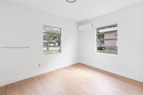 Villa ou maison à louer à Fort Lauderdale, Floride: 2 chambres, 184.69 m2 № 1989272 - photo 15