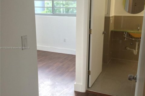 Apartamento en alquiler en Miami Beach, Florida, 3 dormitorios, 102.19 m2 № 2023177 - foto 17
