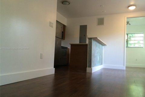 Apartamento en alquiler en Miami Beach, Florida, 3 dormitorios, 102.19 m2 № 2023177 - foto 7