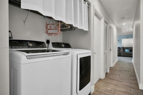 Villa ou maison à vendre à Miami, Floride: 4 chambres, 155.05 m2 № 2178429 - photo 21