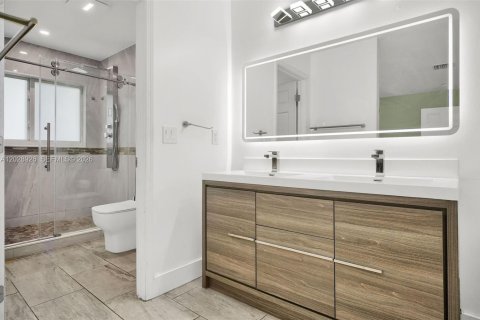 Villa ou maison à vendre à Miami, Floride: 4 chambres, 155.05 m2 № 2178429 - photo 16