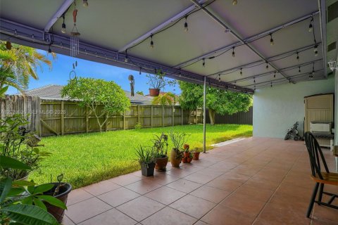 Villa ou maison à vendre à Miami, Floride: 4 chambres, 155.05 m2 № 2178429 - photo 24