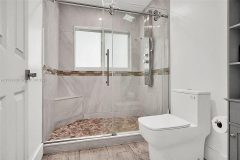 Villa ou maison à vendre à Miami, Floride: 4 chambres, 155.05 m2 № 2178429 - photo 15
