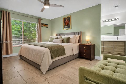 Villa ou maison à vendre à Miami, Floride: 4 chambres, 155.05 m2 № 2178429 - photo 13