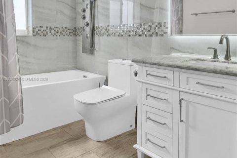 Villa ou maison à vendre à Miami, Floride: 4 chambres, 155.05 m2 № 2178429 - photo 22